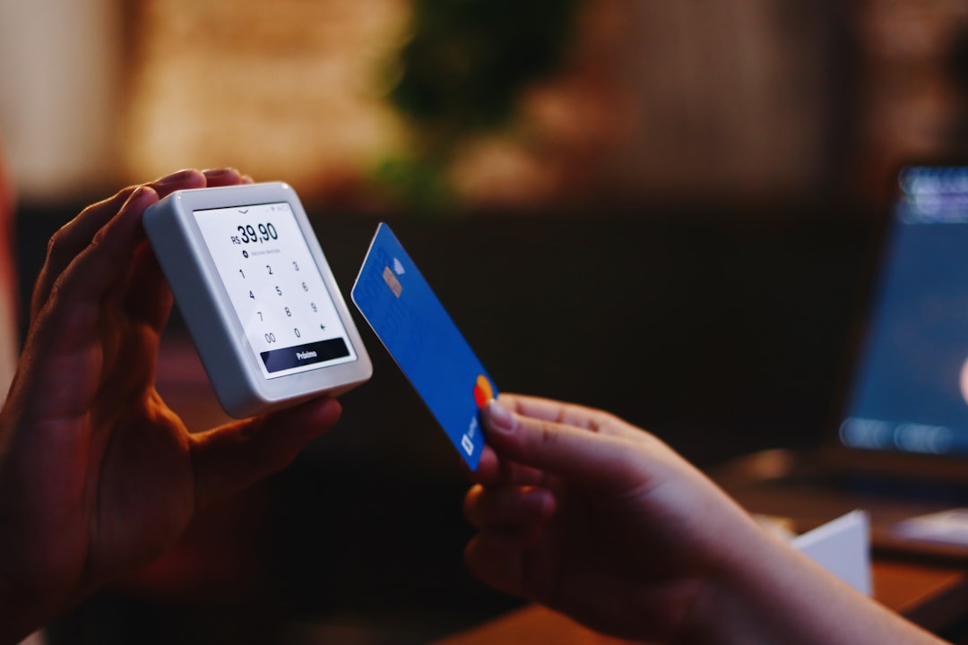 Betalen met contant geld of met een pinpas in Brugge: wat is handiger voor toeristen?